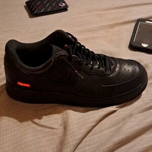 Black Air force X Supreme size 11 only worn handful of times never on cement